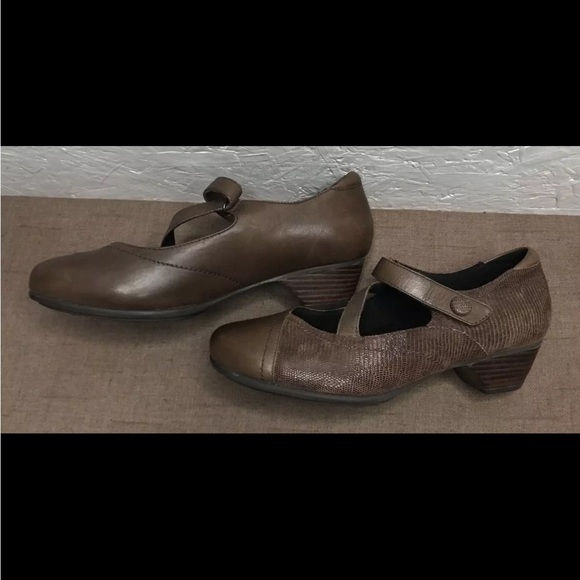 EUC! ARAVON Portia Size 9.5D (Wide) Brown Leather Casual Dress Pump (AAZ09BRM) - Picture 5 of 16